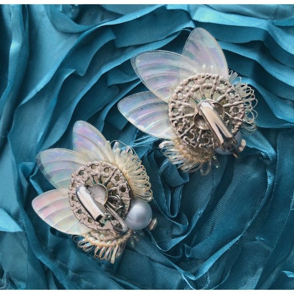 Vintage 1950's Pearlized White Celluloid Rhinestone Pin-Up Clip-On Earrings - Picture 3 of 4